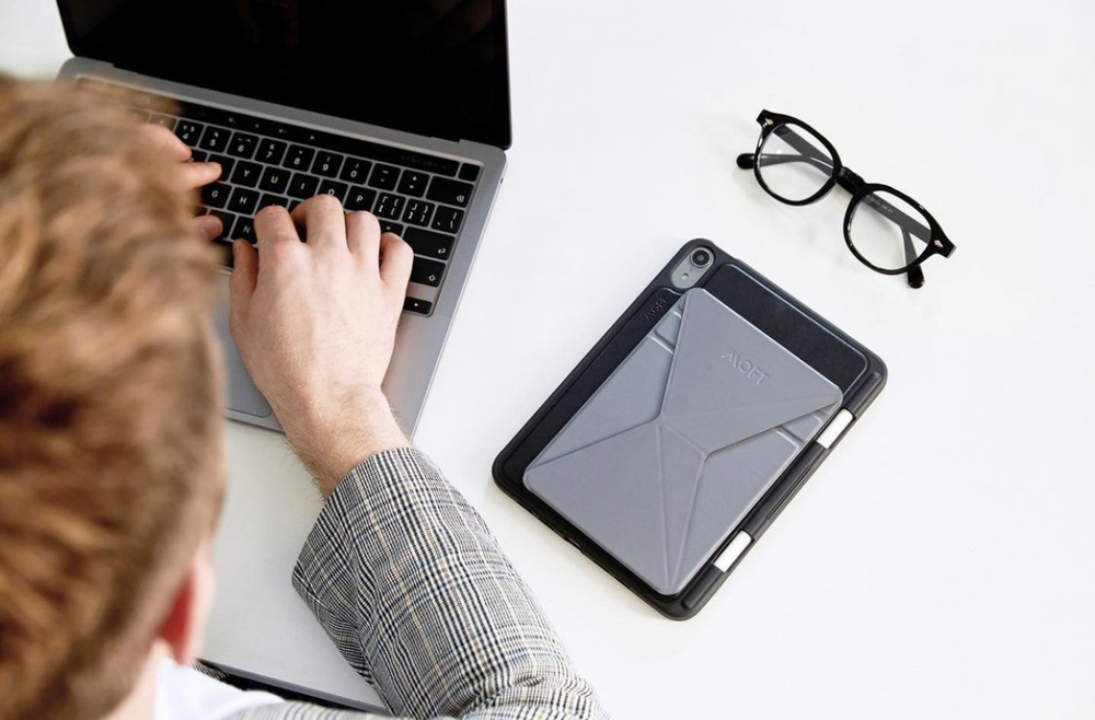 Клейкая подставка MOFT Tablet Stand Mini / 6 положений / Складная / С магнитами / Ультратонкая / Cерая / Подходит для iPad Mini
