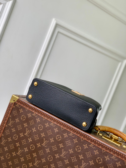 Louis Vuitton Capucines BB