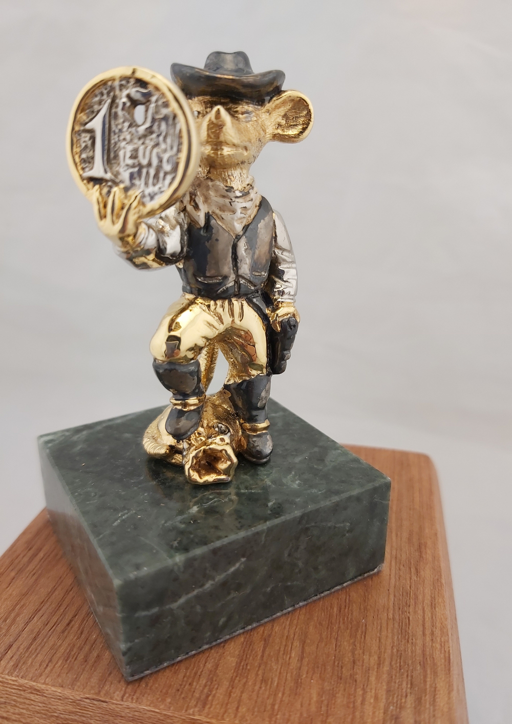 Статуэтка "Золотая мышь с монеткой" малая