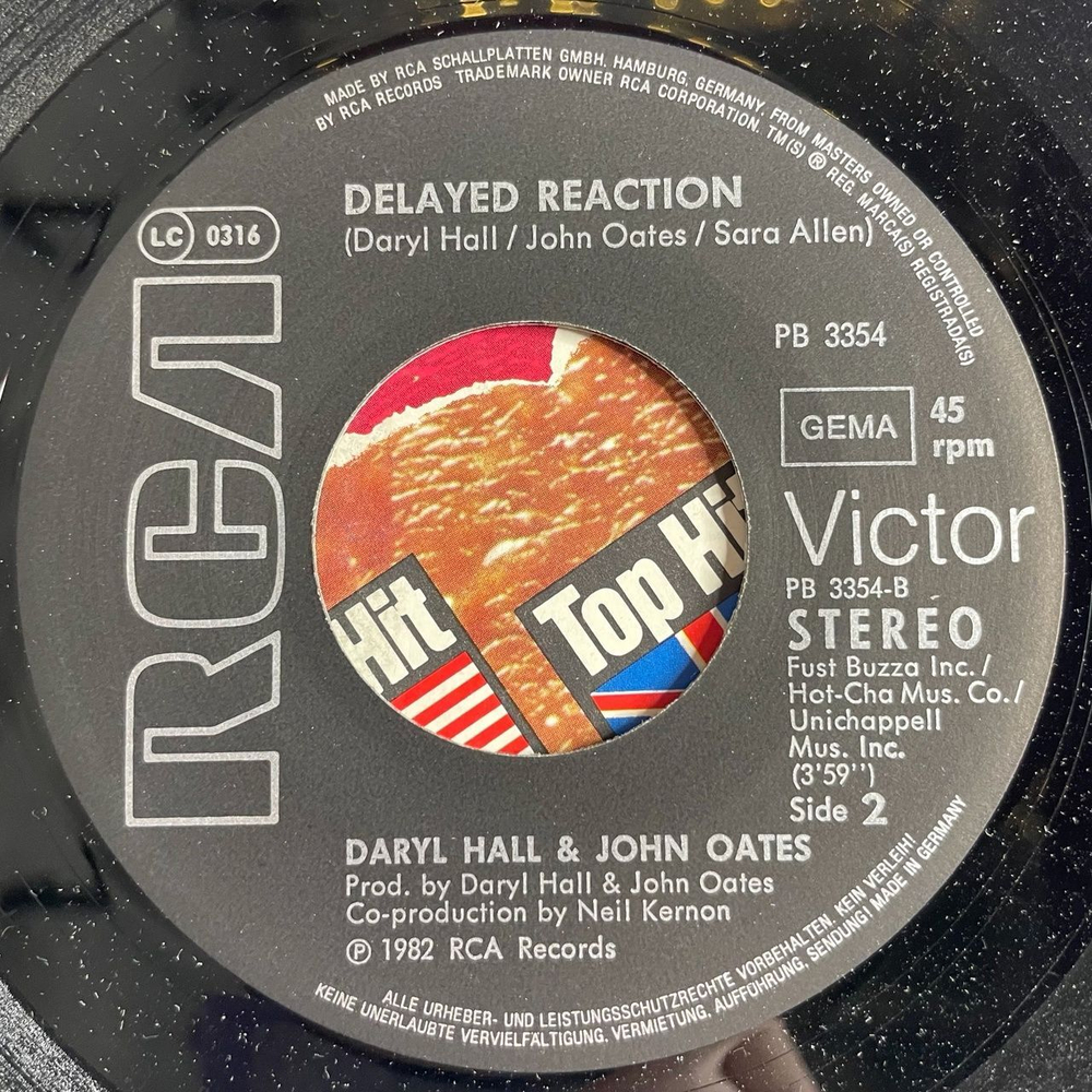 Винтажная виниловая пластинка LP Daryl Hall and John Oates Maneater B/W Delayed Reaction (Germany 1982) 7 дюймов, 45 RPM, Single