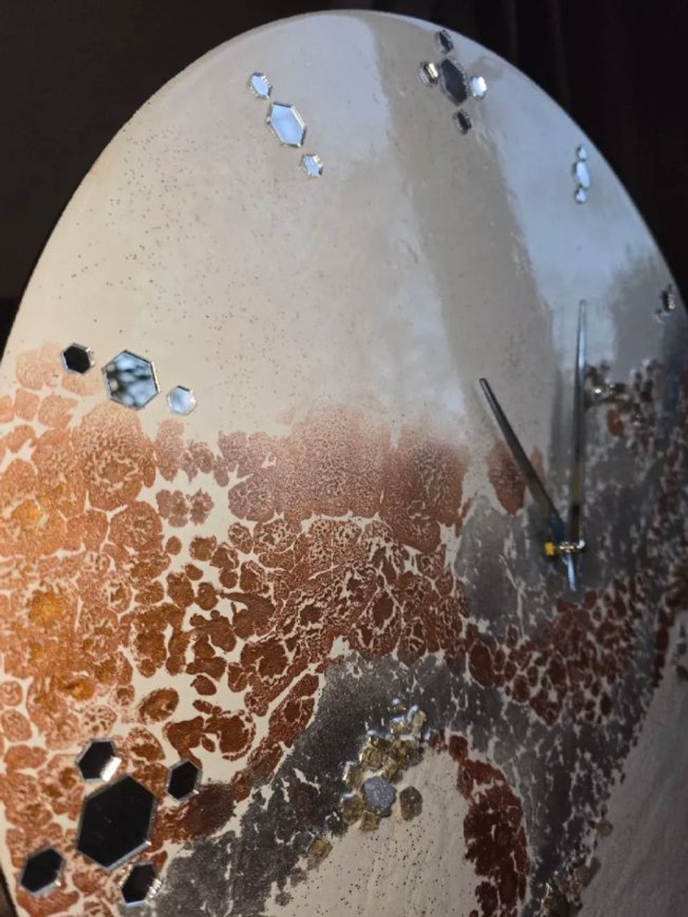 Интерьерные часы ручной работы подарочные из смолы