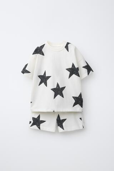 ZARA КОМПЛЕКТ ИЗ ФУТБОЛКИ И ШОРТ СО ЗВЕЗДАМИ, ЭКРЮ