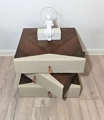 Тумбочка-столик Teorema, бежевая экокожа, шпон ореха