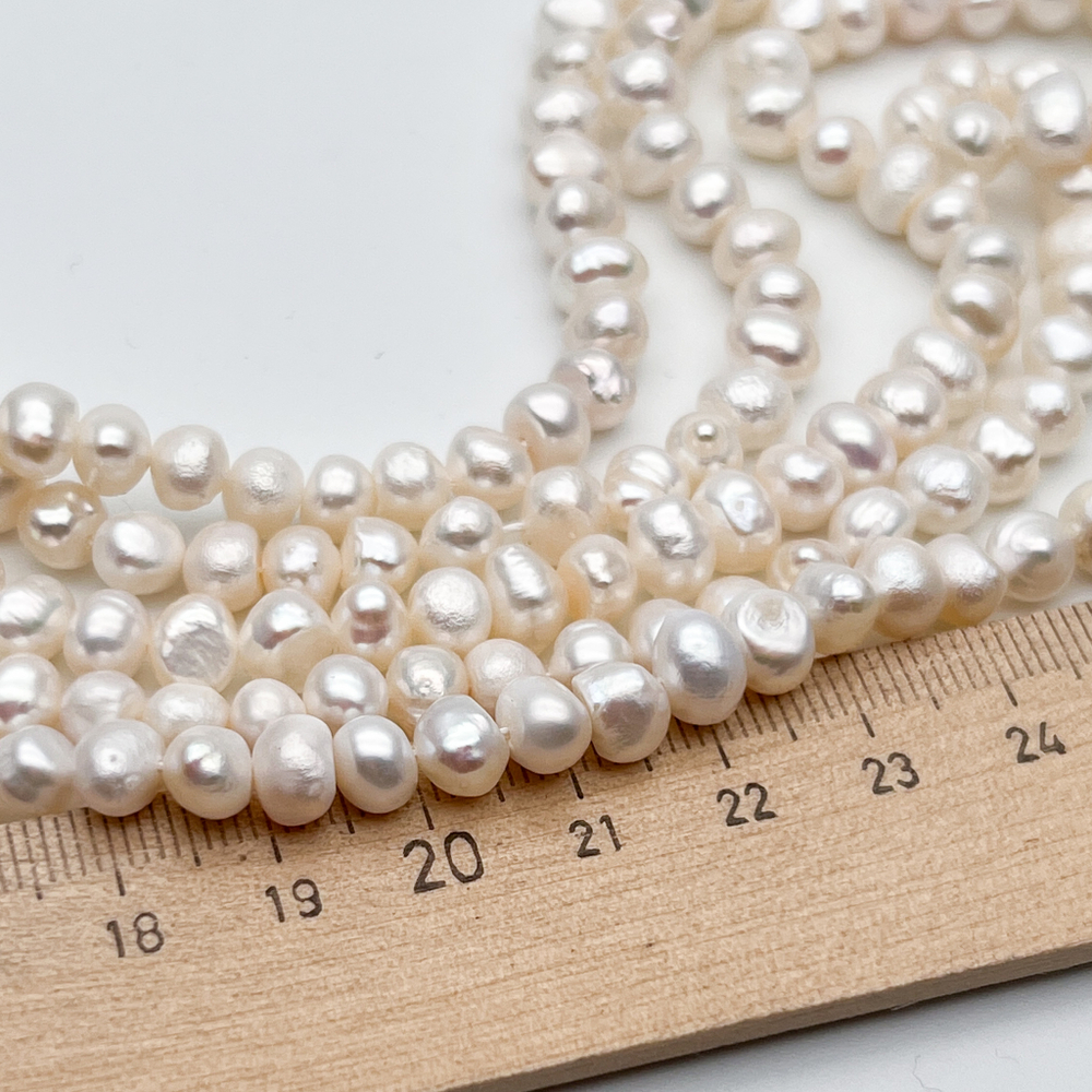 Жемчуг, размер около 5,5*6,5 мм, цена за отрезок 17-18 см (1/2 нити)