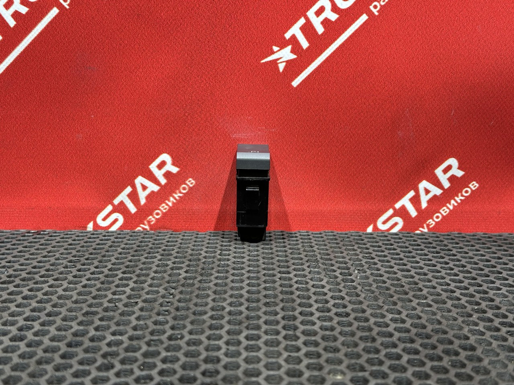 Кнопка люка