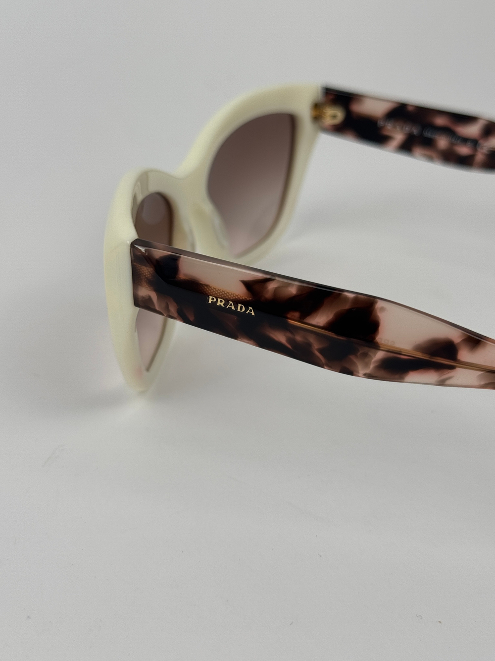 Очки Prada
