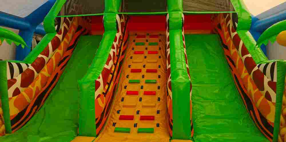 Коммерческий надувной батут «Сафари Ультра», 12*6*7 м.