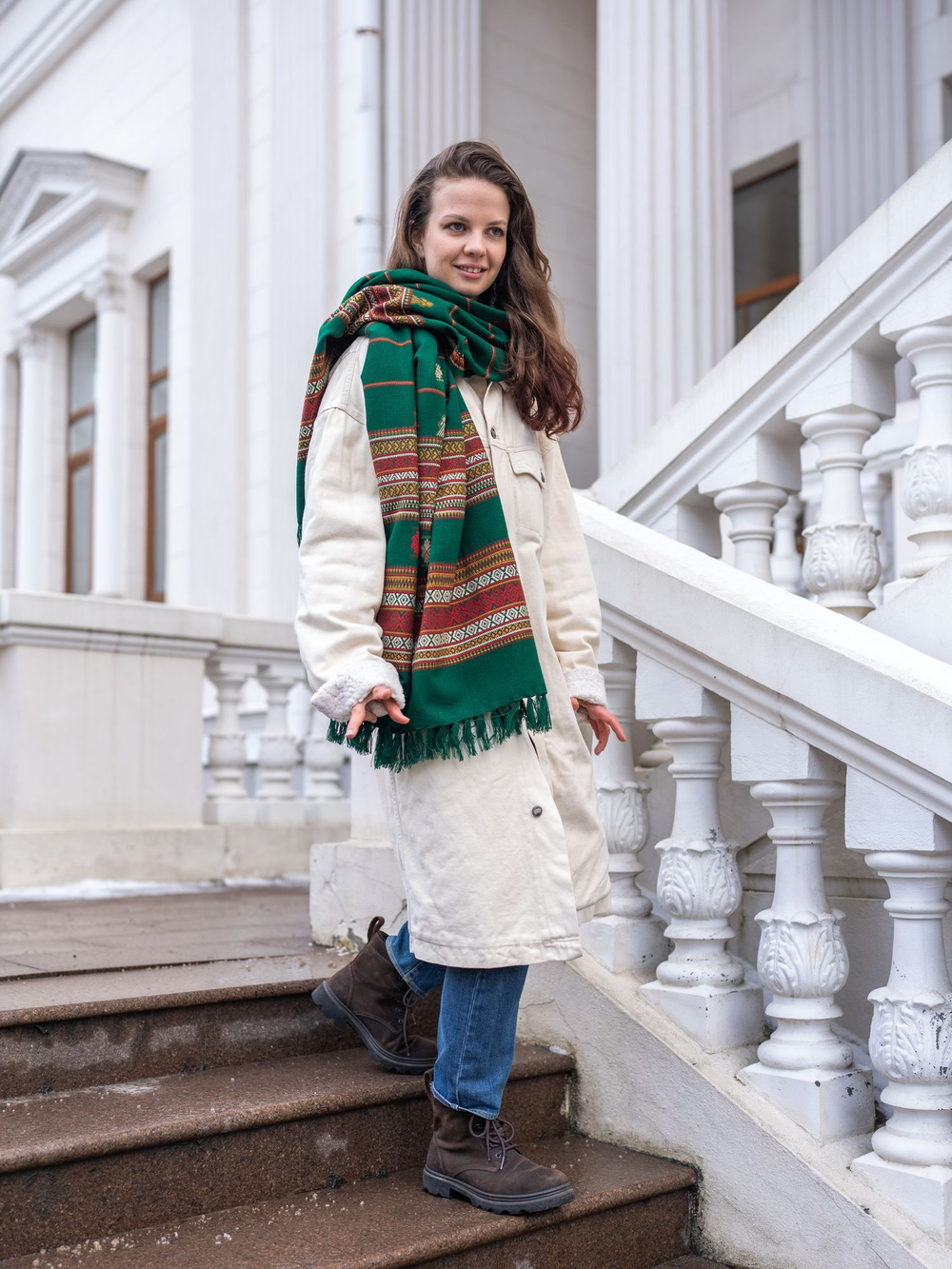 Шаль с  гуджаратской вышивкой