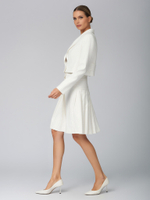 Женский белый костюм двойка с юбкой и укороченным жакетом