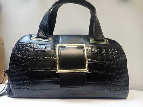 Сумка черная из лакированной натуральной кожи с тиснением под крокодила
