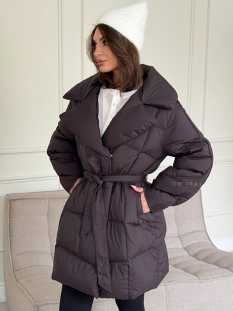 Удлиненный фиолетовый пуховик с отложным воротником