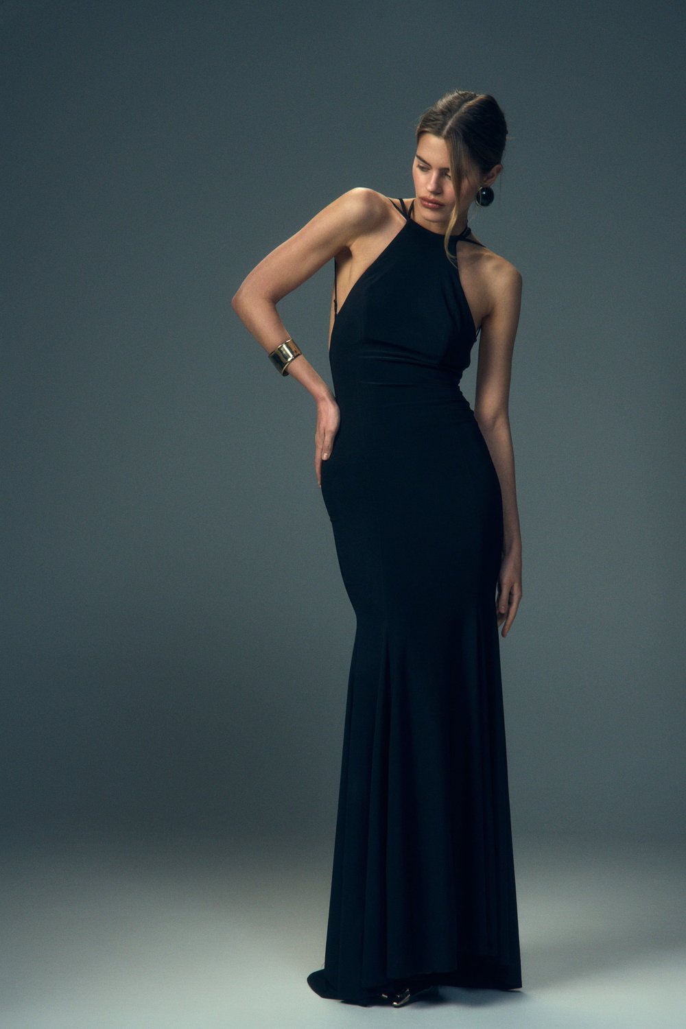 Платье с металлической деталью на спине, Черный