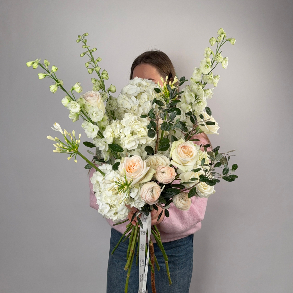 Авторский букет с пионовидной розой “Радость”