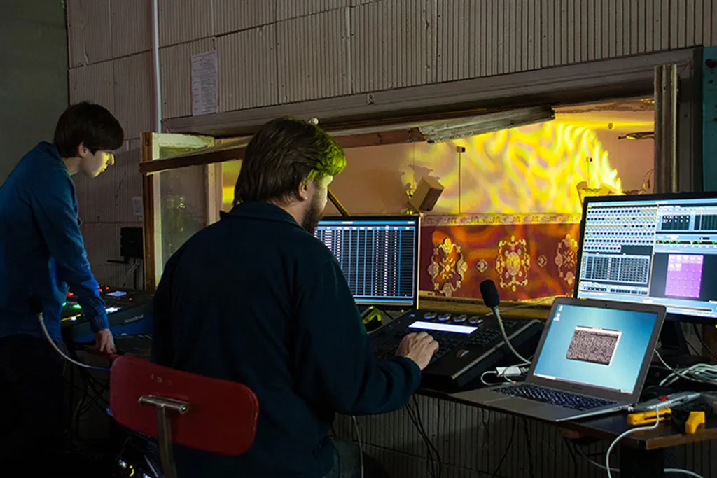 Обучение персонала на объекте светового оборудования