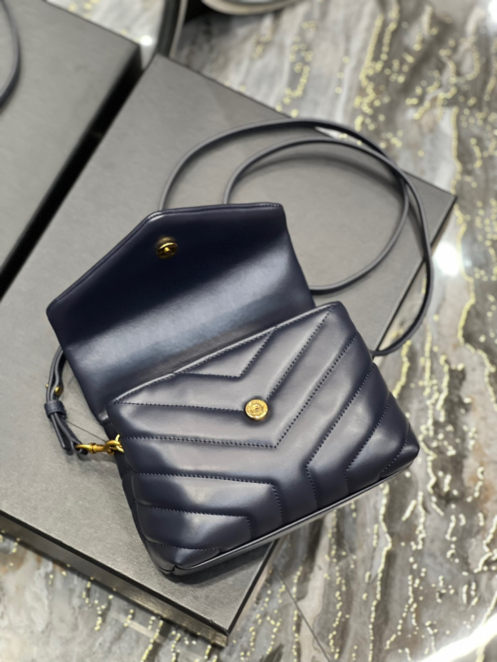 Saint Laurent Loulou 20 cm