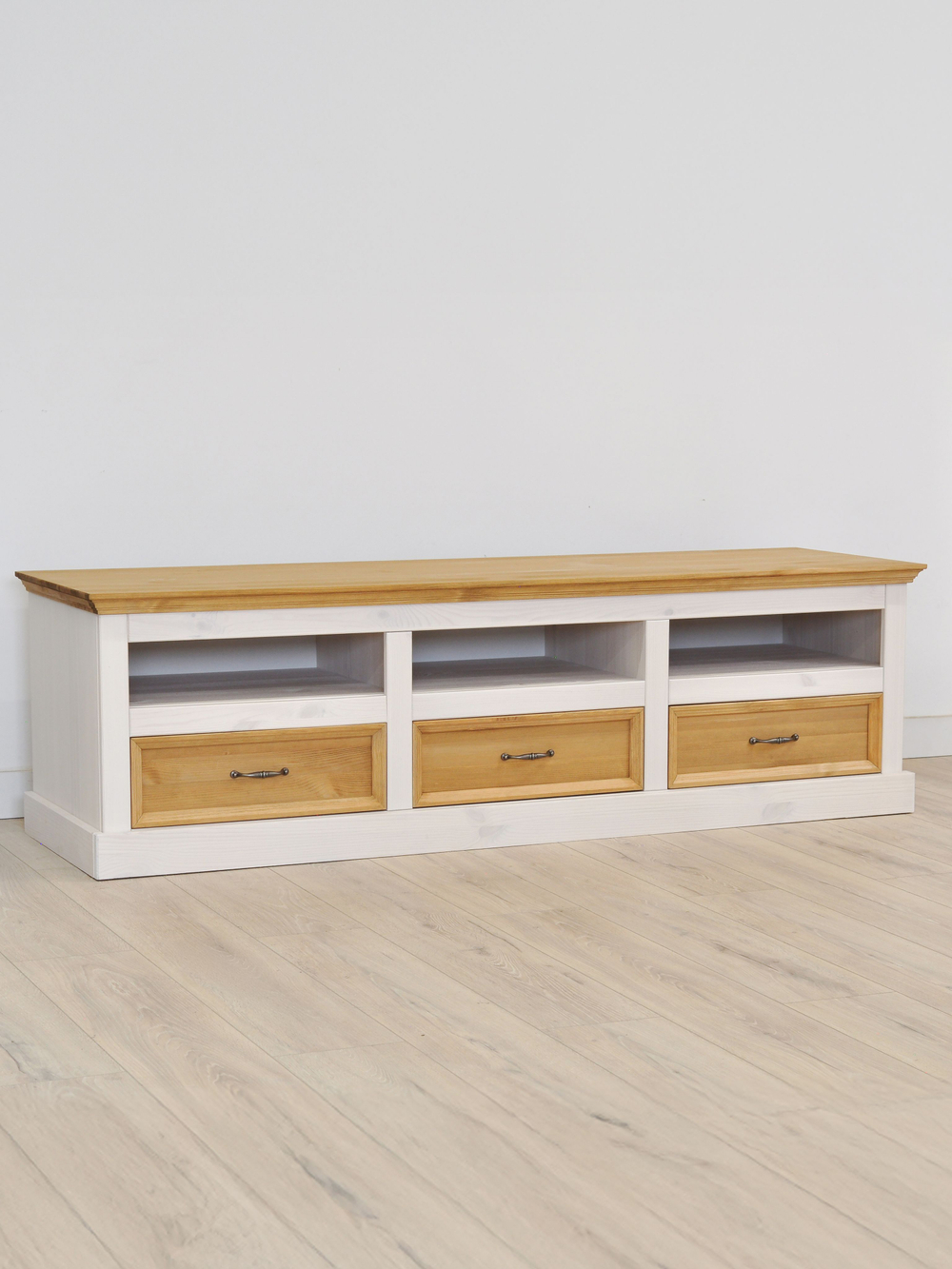 Тумба под телевизор Landhouse 3 ящика из сосны, белый воск/бейц