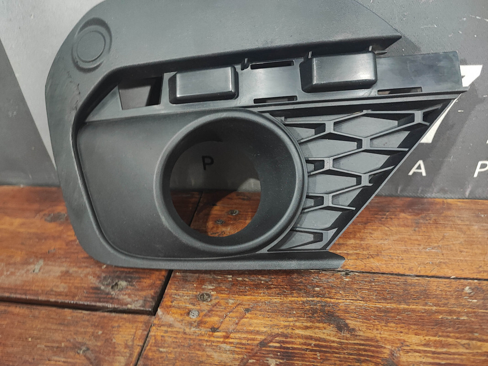 Накладка ПТФ правая LADA Largus 21-нв Б/У Оригинал 8450090861