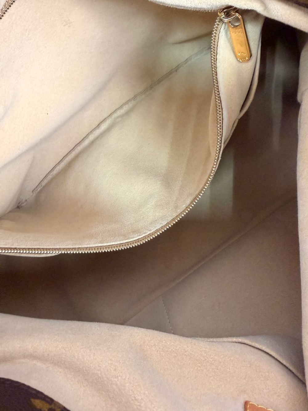 Сумка Louis Vuitton Artsy MM