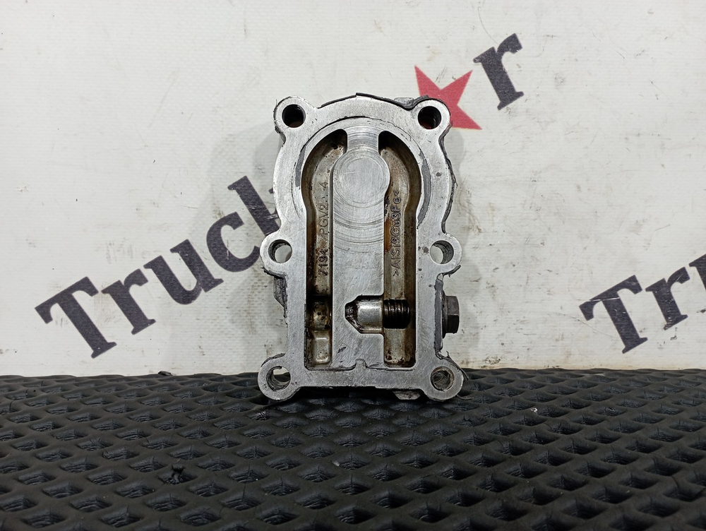 Крышка масляного насоса КПП