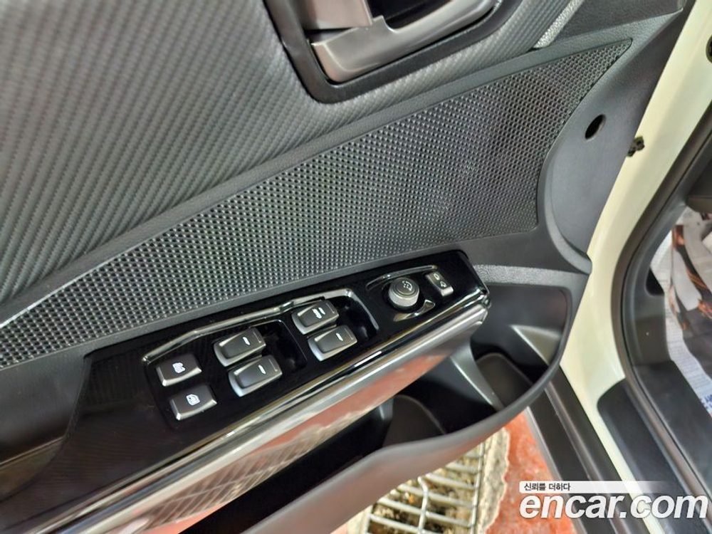 KG Mobility (Ssangyong) Very New Tivoli Бензин 1.5 2WD (10.2020)