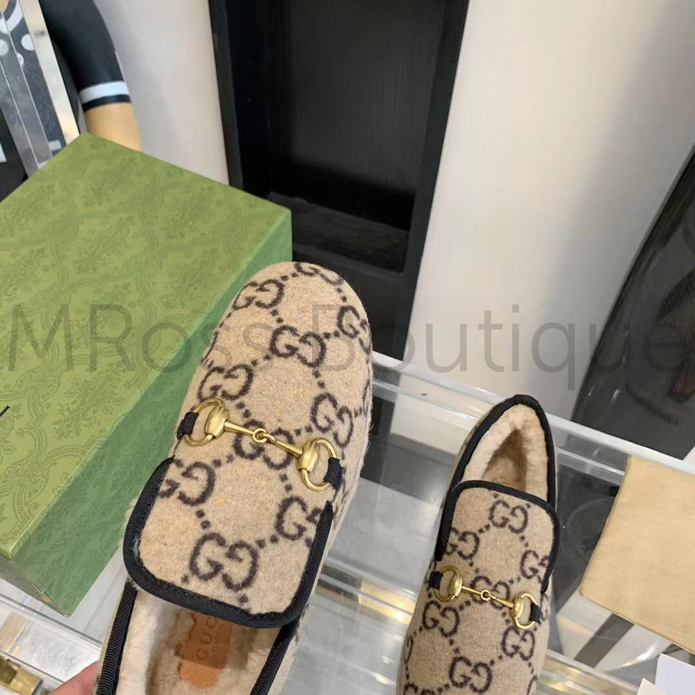 Женские лоферы Gucci GG Wool меховые бежевого цвета