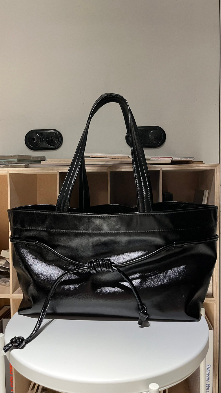 Сумка Madlen black raven (черный лак)