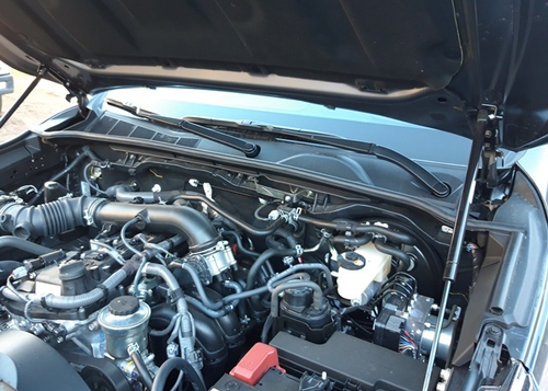 Упор (амортизатор) капота для Toyota Fortuner 2 / HiLux 8 (2015-) Autoinnovation.15-07