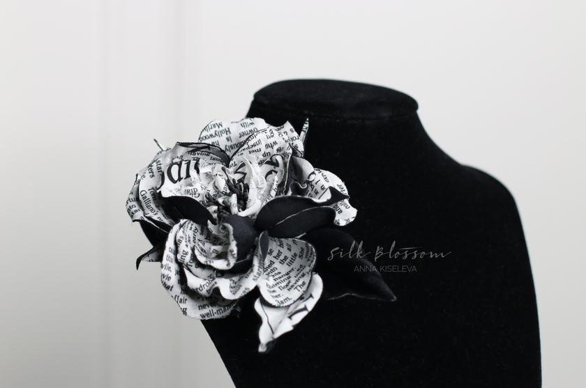 Брошь из ткани "Цветочные новости - роза №1"