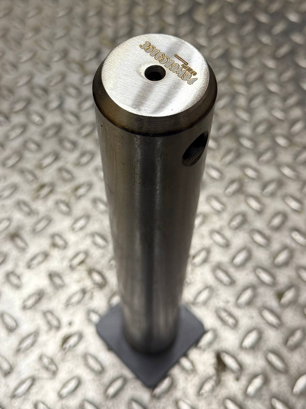 Палец ковша 3516519M94