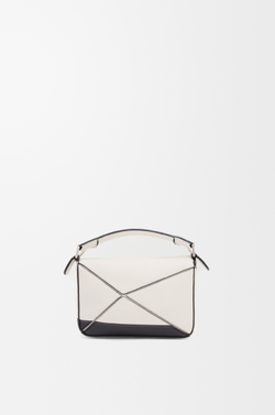 Loewe Мини-сумка Puzzle Futurist Cat из классической телячьей кожи, экрю