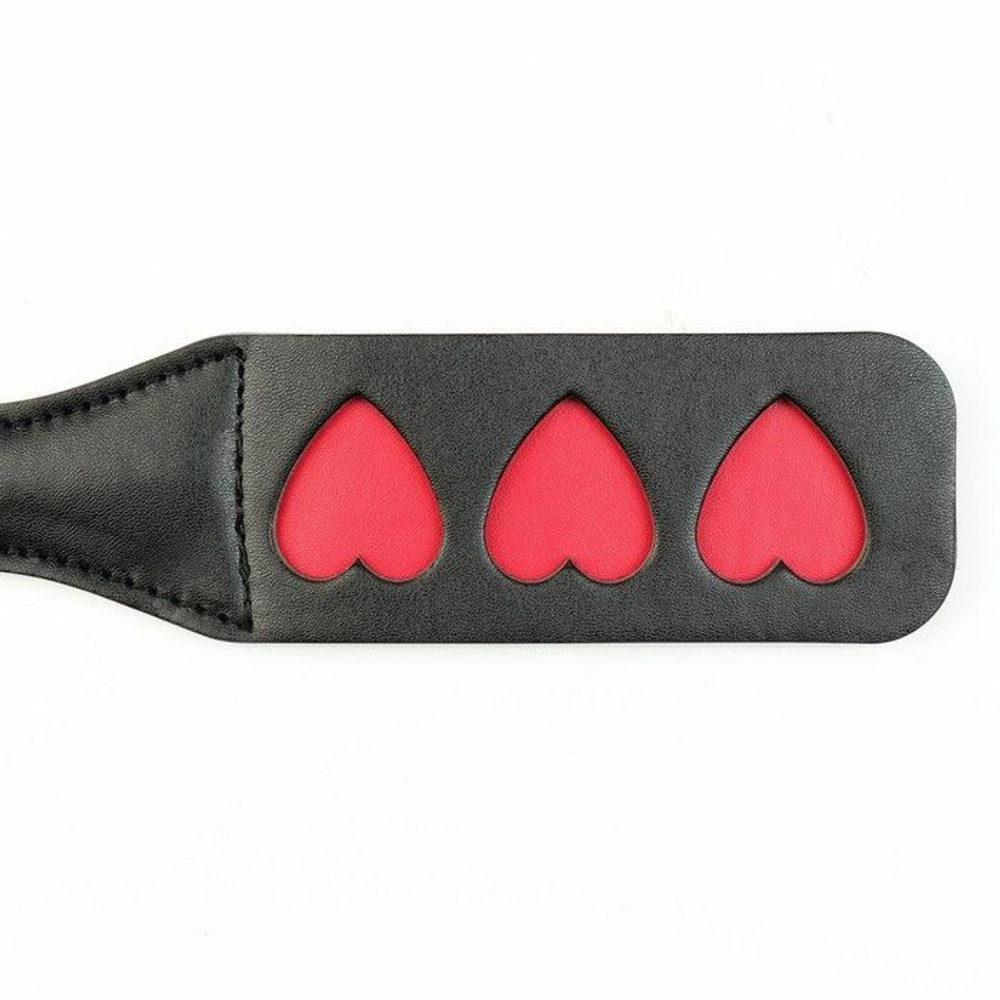 Черная гладкая шлепалка «Сердца» - 38 см. (Цвет: черный с красным)