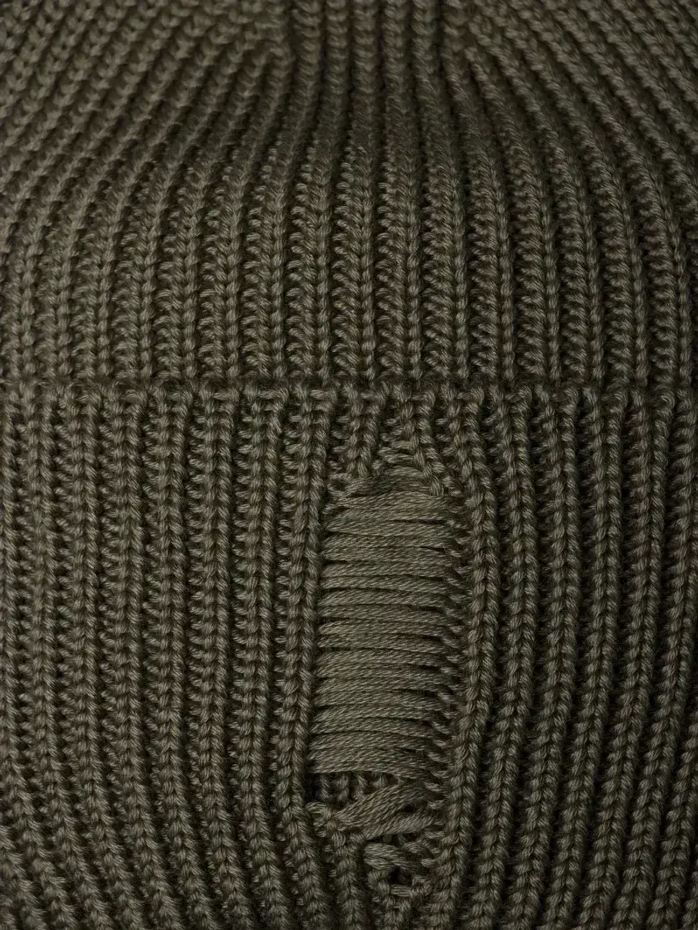 Шапка женская на осень рваная