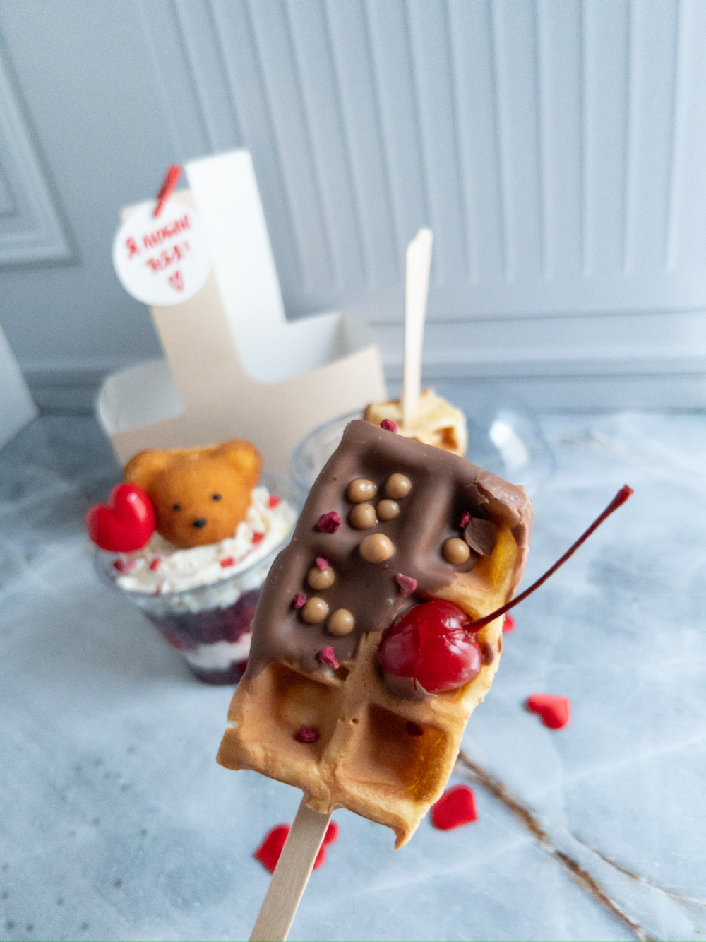 Трайфл-торт в стаканчике «Медвежонок с любовью» + мини бельгийские вафли в шоколаде