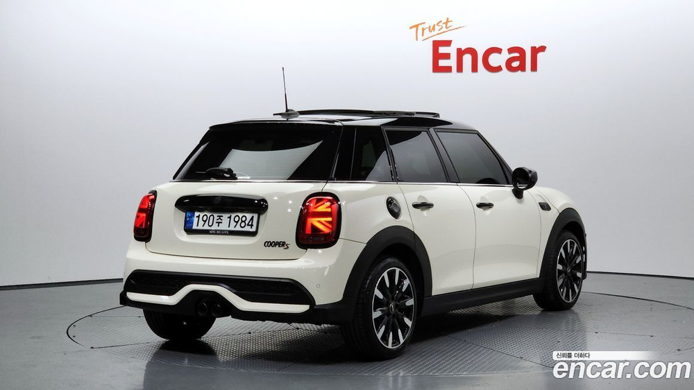 Mini Cooper S 5 даерей Classic (02.2022)