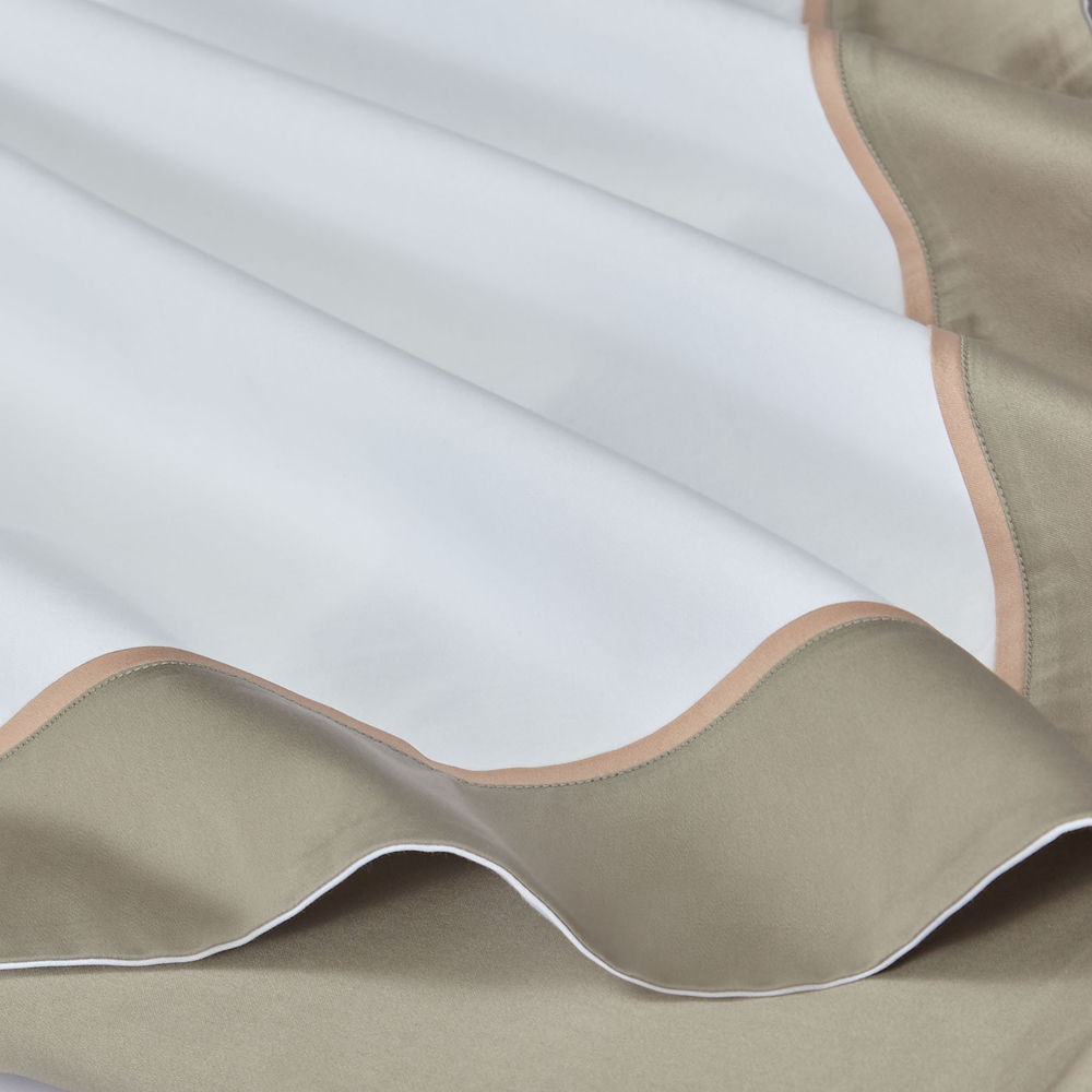 Постельное белье 2 спальное евро макси Сlaire&Caroll Frame белое с оливково-бежевым