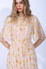 Женское длинное персиковое платье с цветочным узором