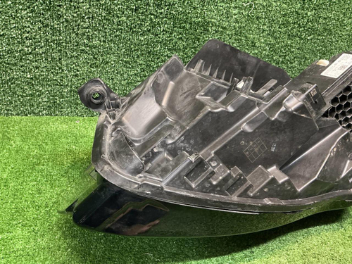 Фара правая VW Touareg 3 (2018-2023) LED