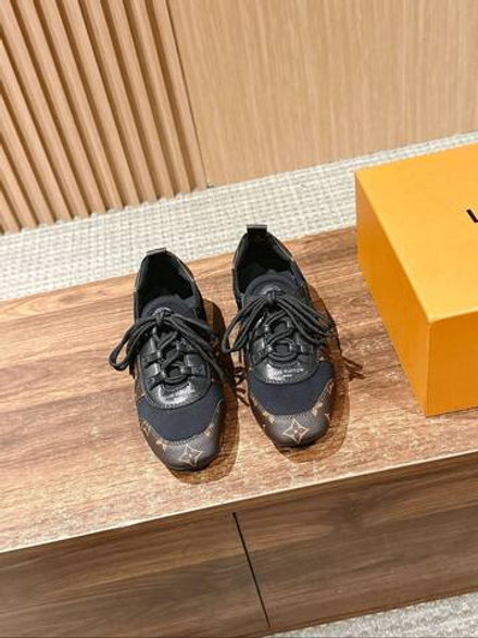 Женские кроссовки Louis Vuitton Sneakerina коричневого цвета с инициалами