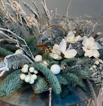 Композиция "Домик в морозном лесу"