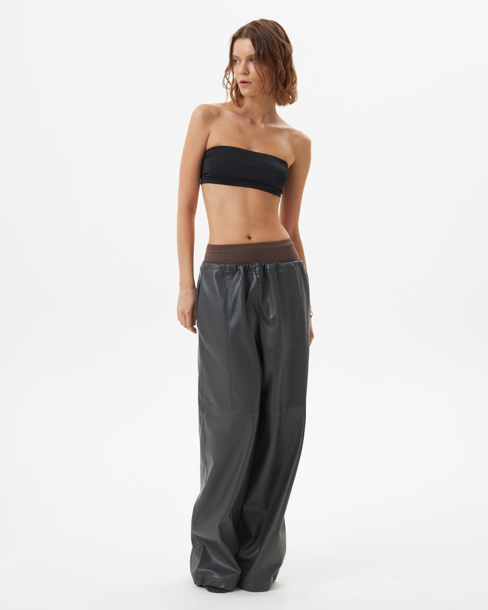 WIDE V-LEATHER TROUSERS