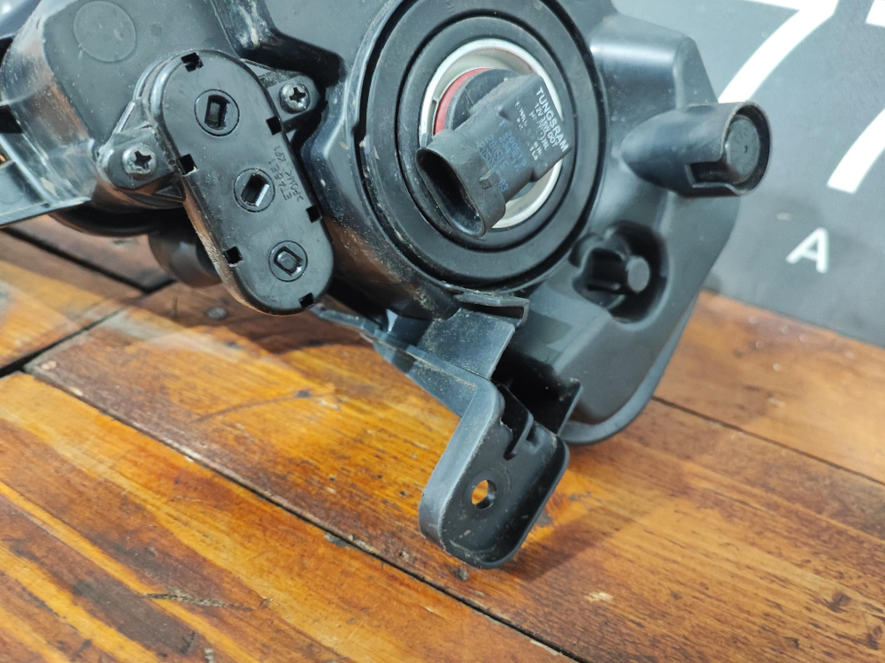 ПТФ передняя правая Kia Ceed 3 (CD) 18-22 Б/У Оригинал 92202J7000