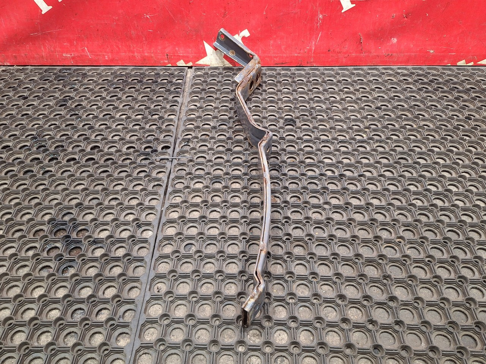 Кронштейн корпуса подножек правый