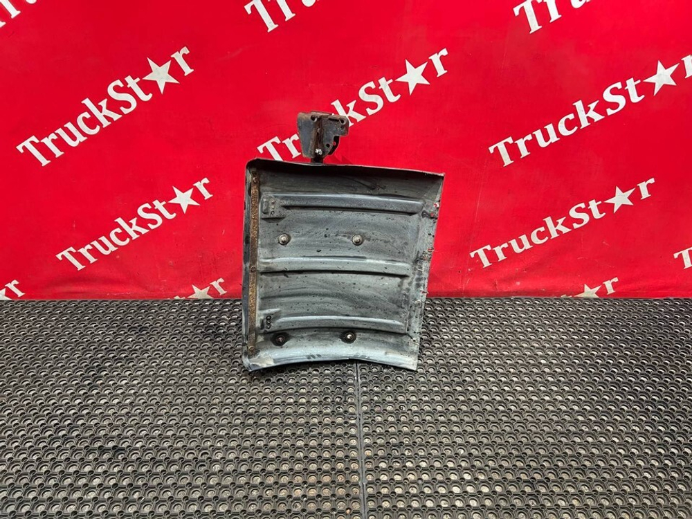 Крыло заднее правое задняя часть