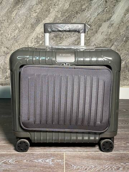 Деловые сумки-кейс Rimowa