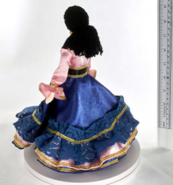 Фарфоровая кукла коллекционная Цыганка Кармен