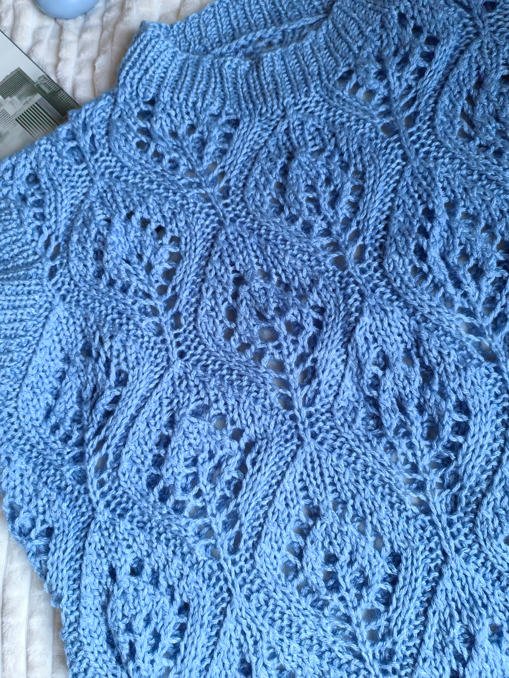 Безрукавка ажурная ручной работы "Тюльпаны"