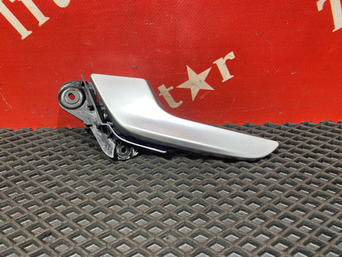 Ручка двери внутренняя левая 2023г