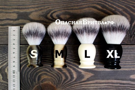 Помазок MUEHLE CLASSIC, барсучий ворс высшей категории Silvertip, смола, цвет слоновой кости, размер M
