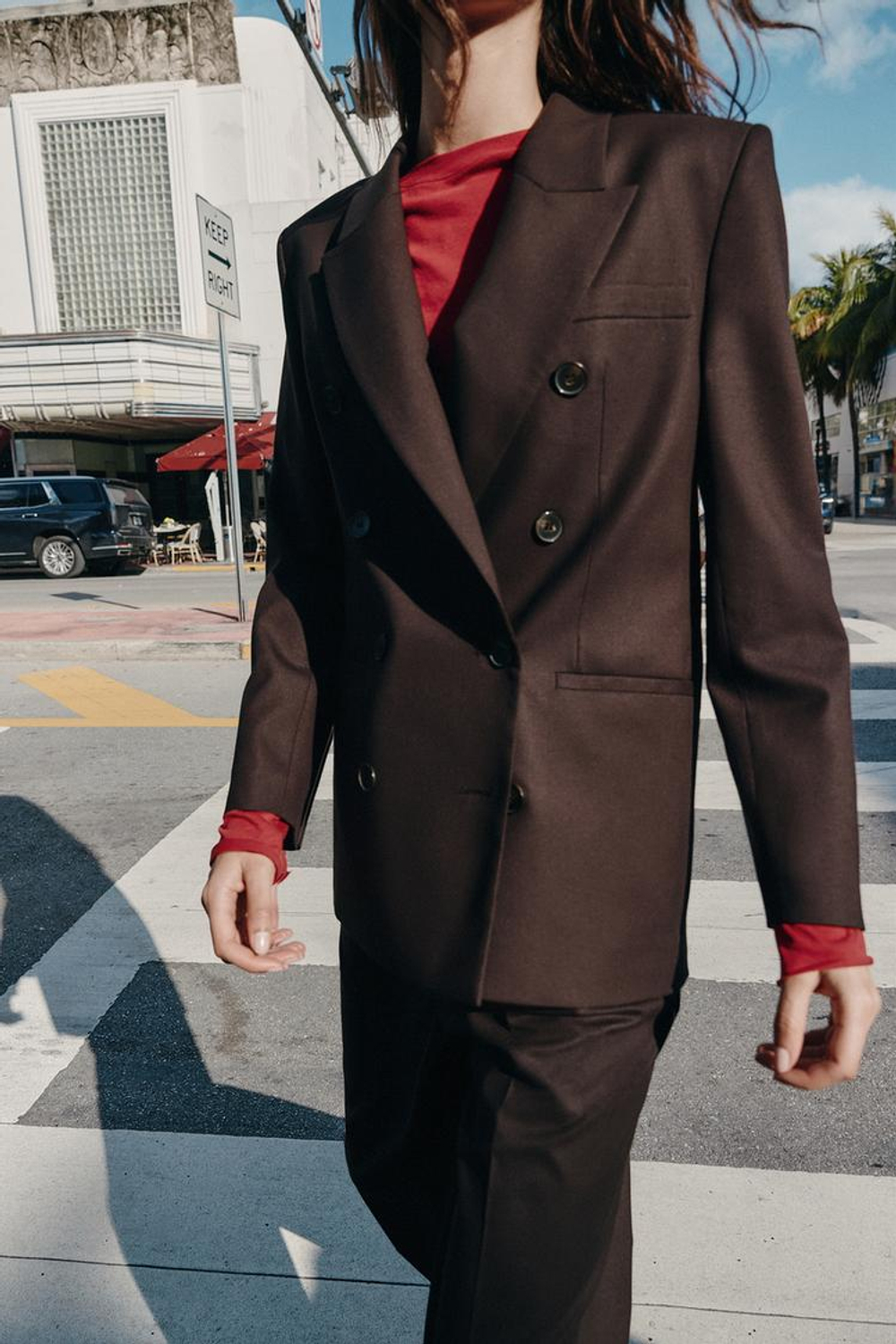 ZARA ДВУБОРТНЫЙ БЛЕЙЗЕР С ПОДПЛЕЧНИКАМИ, КОРИЧНЕВЫЙ