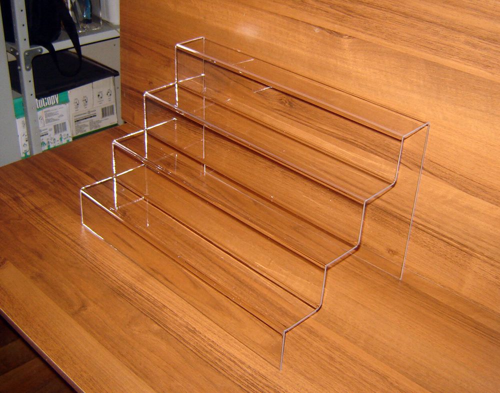 Лесенка для товара и косметики акриловая